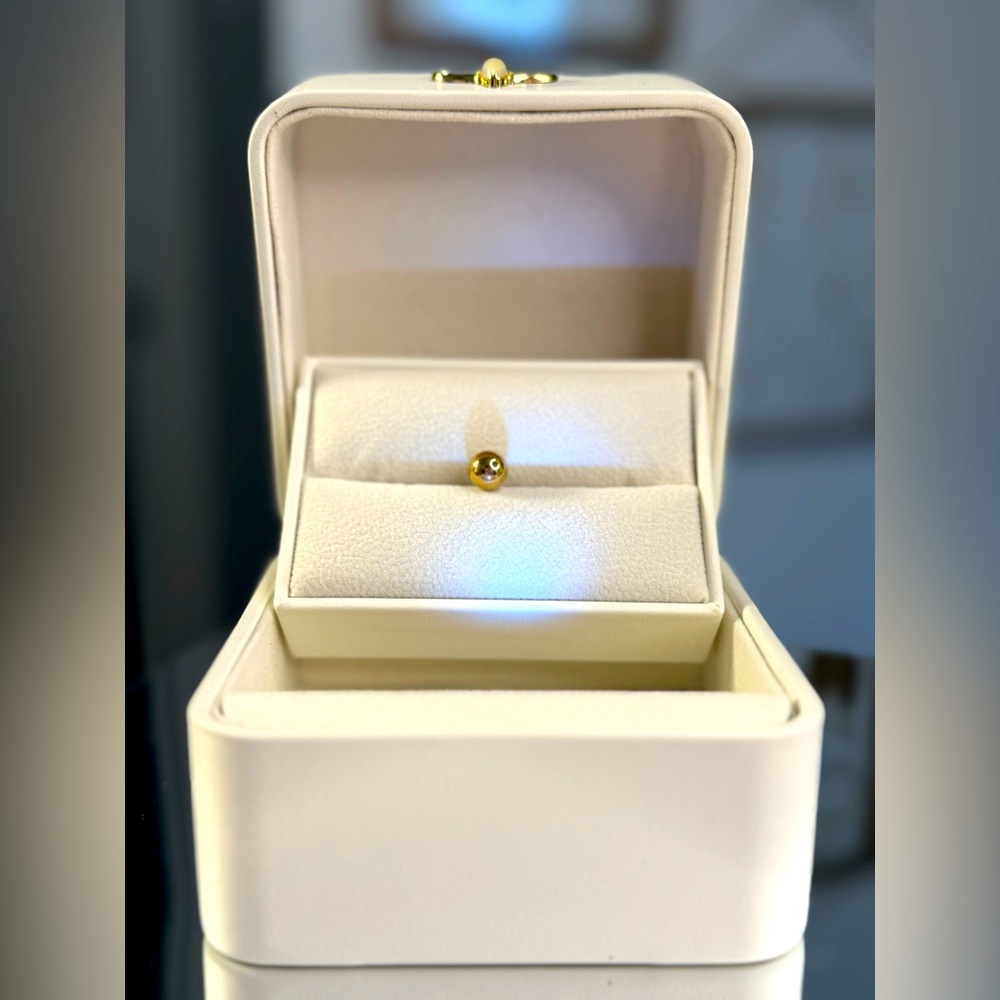 NWOT Fashion Jewelry Gold Ball Stud Earrings - Picture 3 of 4